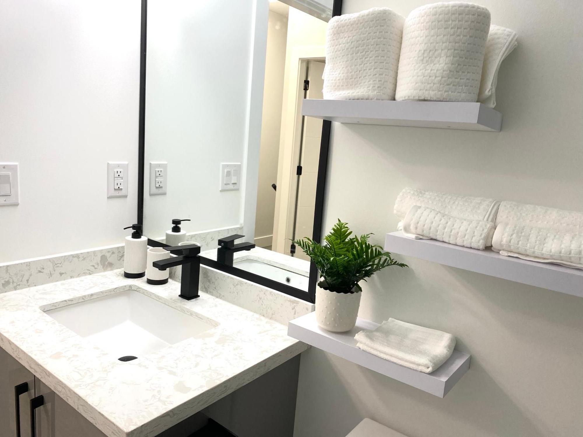 Апартаменти Modern And New House Near Pne With Big Garden And Free Parking Ванкувер Екстер'єр фото