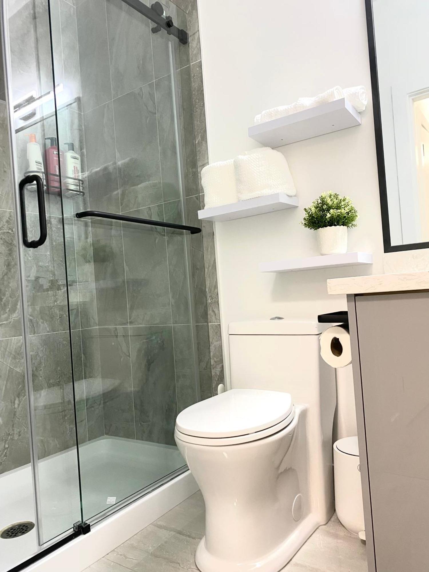 Апартаменти Modern And New House Near Pne With Big Garden And Free Parking Ванкувер Екстер'єр фото